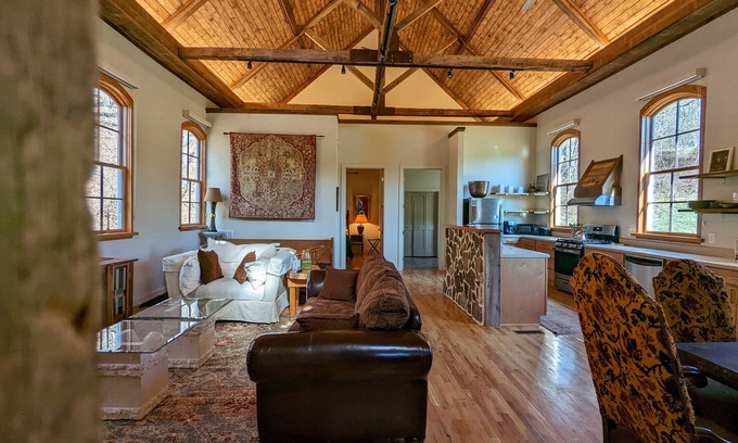 Boone Cabaña | Historic Thomas Chapel house - Half mile from Downtown Boone