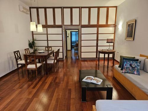 Ljubljana Old Town Apartamento | HISTORIC TOWN HOUSE Apartment