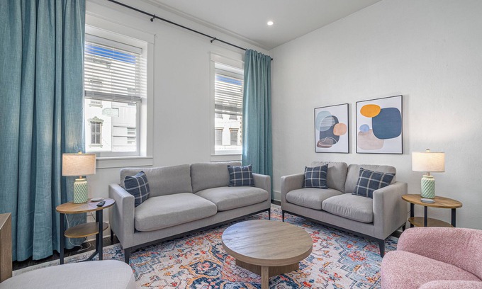 Yamacraw Village Condominio | Historic Townhome D - Downtown Savannah!
