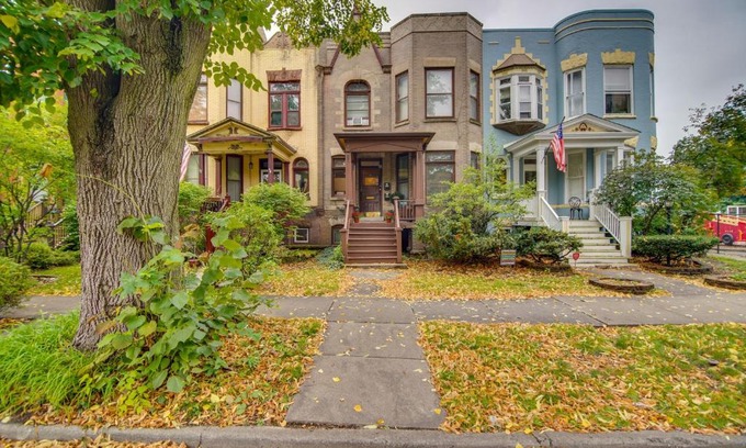 Oak Park Casa | Historic Townhome in Oak Park with Backyard!