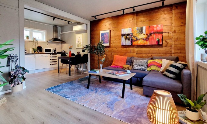 Engen Casa | Historic townhouse - 2 baths, 3 floors, 100 percent charm