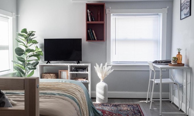 Little Italy Casa | Historic Townhouse - Heart of Little Italy