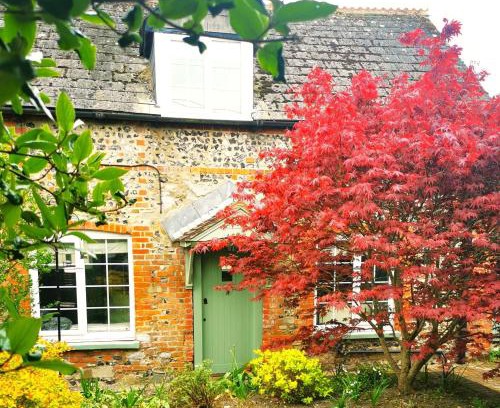 Shrewton Casa | Historic, traditional & Spacious Wiltshire Cottage