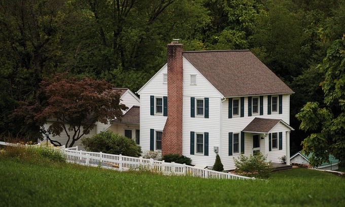 Palmyra Otro | Historic two-story log farmhouse with first-floor master suite and AC