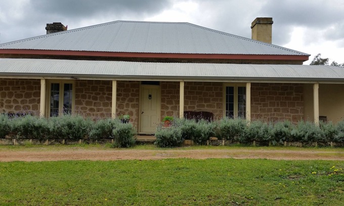 Dongara Cabaña | Historic Tyford House, close to all amenities
