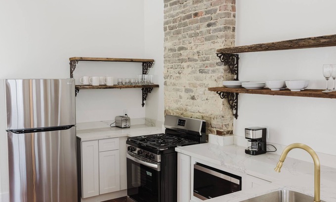 Faubourg Delassize Casa | historic uptown shotgun off st Charles ave