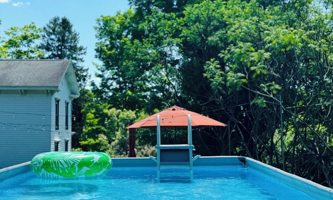 Delancey Cabaña | Historic Victorian Farmhouse: Dog-Friendly, Private Pool & Mountain Views