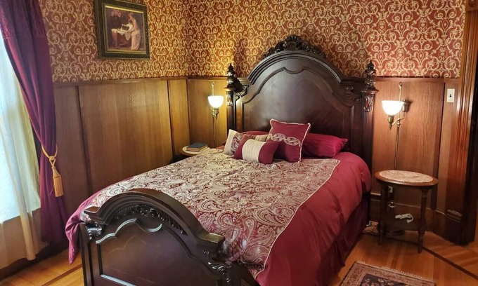 Downtown Cama Y Desayuno | Historic Victorian Inn Wine Suite