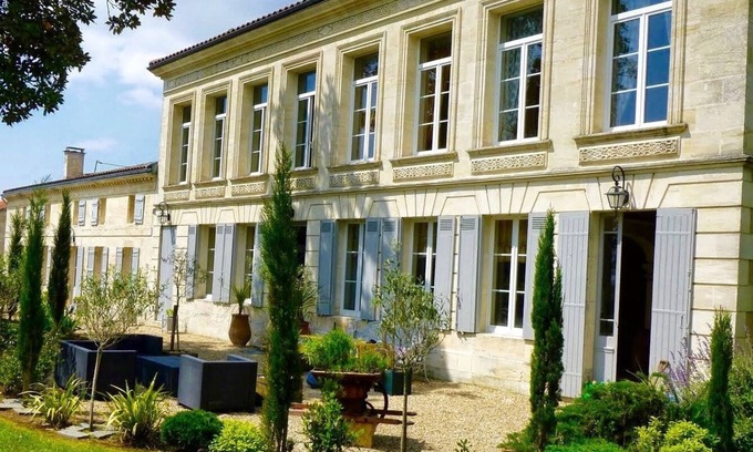 Bourg-sur-Gironde Casa | Villa histórica en hermosos jardines que dan al sur