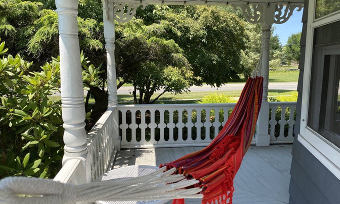 Pantigo Road Historic District Casa | Historic Village House