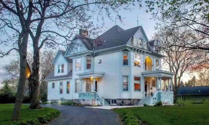 Wales Casa | Historic, Vintage, Classy, 11 bed, 5+ bath!