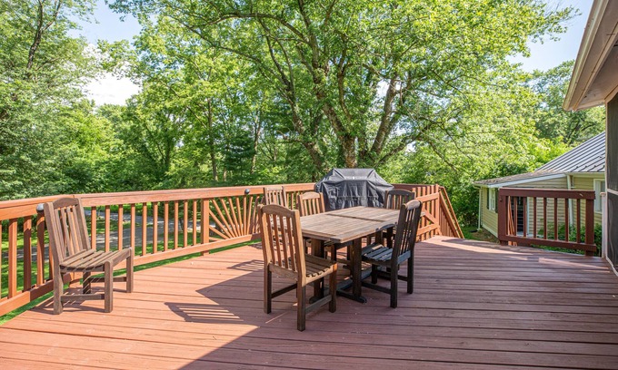 Leesburg Casa | Historic Waterford House - King Bed Walk To Winery