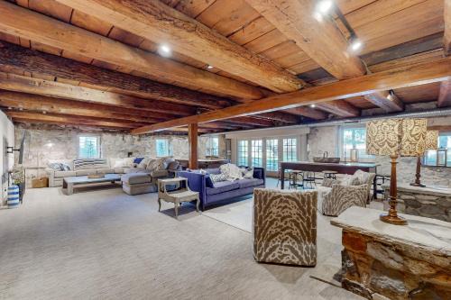 Mays Chapel Casa | Historic White Manor