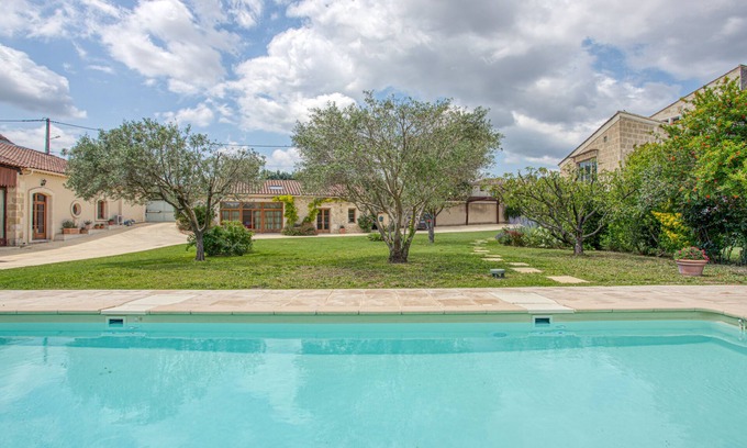 Meynes Casa | Historic wine property in Provence