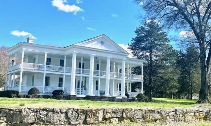 Valley Head Casa | Historic Winston Inn 8 Acres on Town Sq.