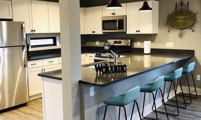 Cheboygan Apartamento | Historical building charm with complete updates in downtown Cheboygan!