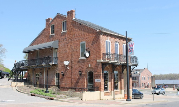 Cape Girardeau Apartamento | Histórico 'Kage House' Alquiler a corto plazo ubicado en "Old Town Cape"