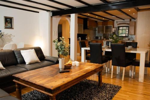 Raus Plantering Apartamento | Historical Malt Factory Apartment, 6 Bedrooms, sleeps 12 , Hot Tub