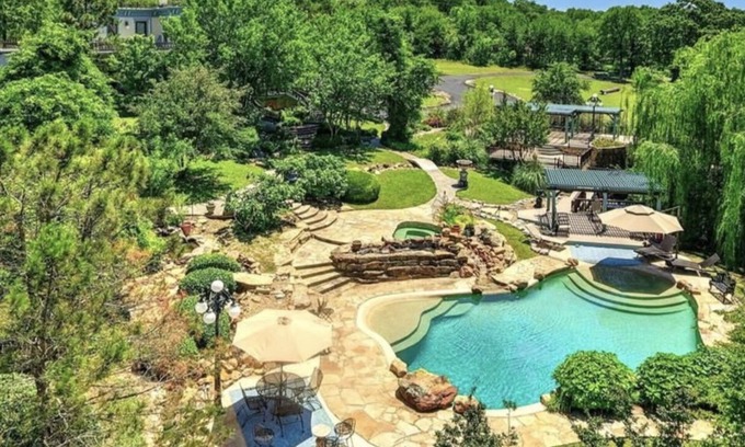 Denison Casa | Historical Mansion Beside 174 Acre Park