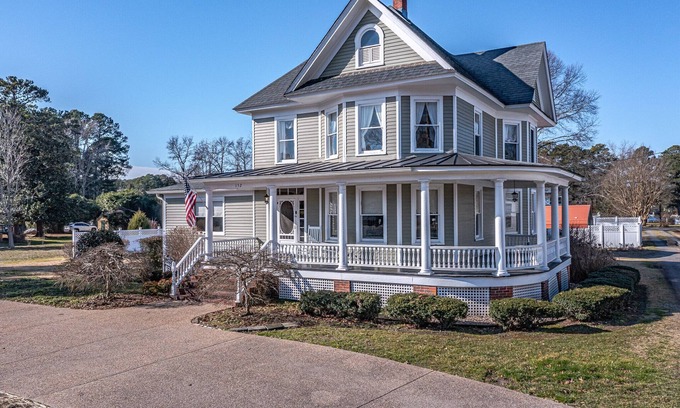 Reedville Casa | Historical Queen Anne on Main Street Reedville!