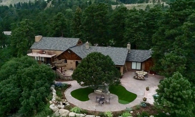 Southwest Colorado Springs Casa | Histórico Resort Home ubicado en 8 acres sobre la ciudad de Colorado Springs
