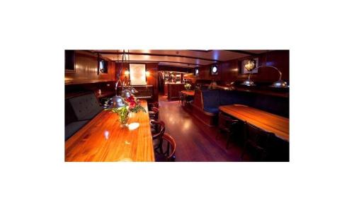 Municipality of Kampen Alquiler De Eote | Historical sailing ship