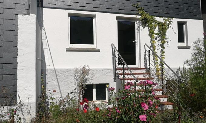 Holzhausen Casa | Historisches Ferienhaus "Schwalbennest" mit Eseln