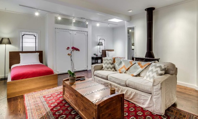 Sheffield Neighbors Condominio | History Surrounds You and This Lovingly Cared for Coach House - Parking Available! by RedAwning