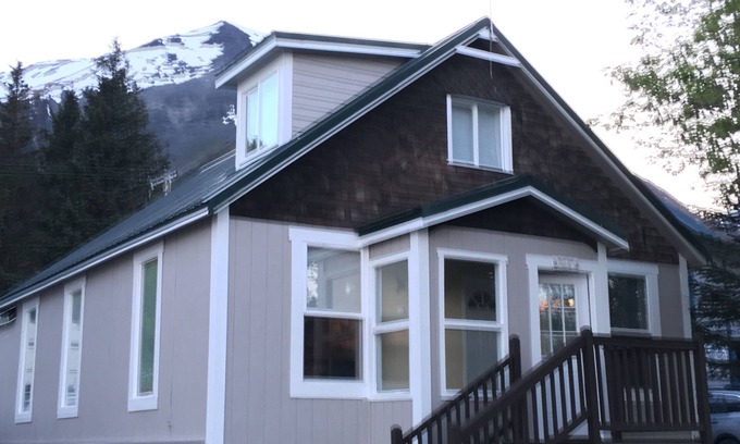 Seward Casa | Historia, vistas, encanto y ubicación perfecta!