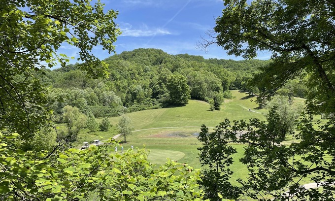 Haysi Cabina | "Hit the Breaks" - Three bedroom cabin just outside Breaks Interstate Park!