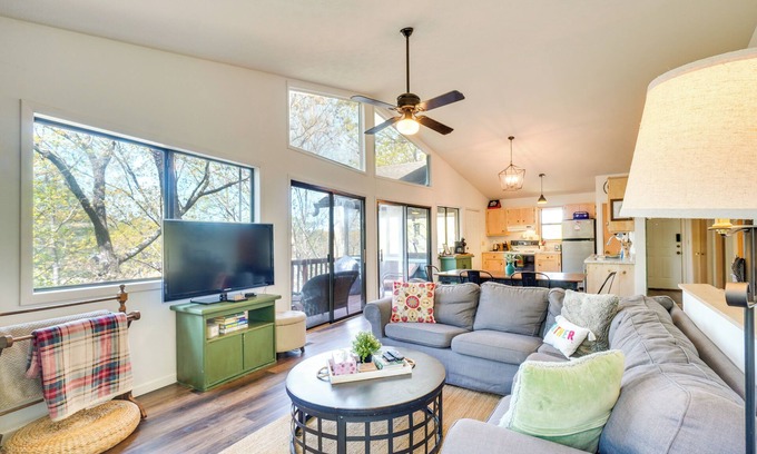Unaka Cabina | Hiwassee Lake Access: Pet-Friendly Cabin w/ Views!