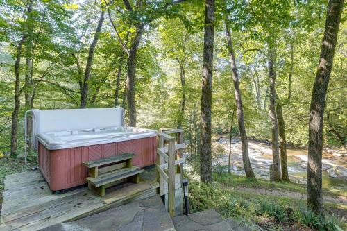 Hiawassee Casa | Hiwassee River Gem with Huge Decks Great for Groups