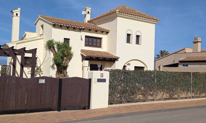 Fuente Álamo de Murcia Villa | HL 005 Holiday Rentals 3 bedroom 2 bathroom villa