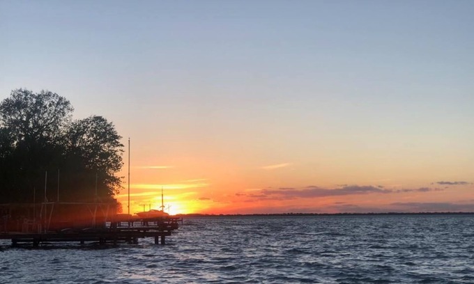 Tecumseh Casa | HMH Hospitality - Cozy LakeFront propiedad