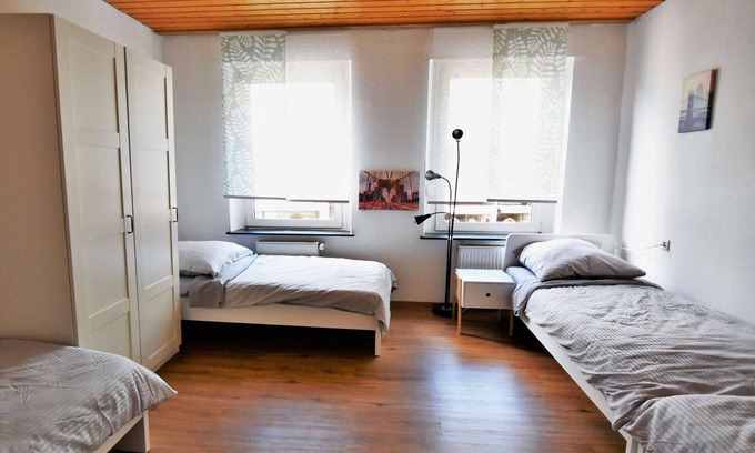 Bergisch Gladbach Apartamento | HÖ01 large apartment with dryer and washing machine