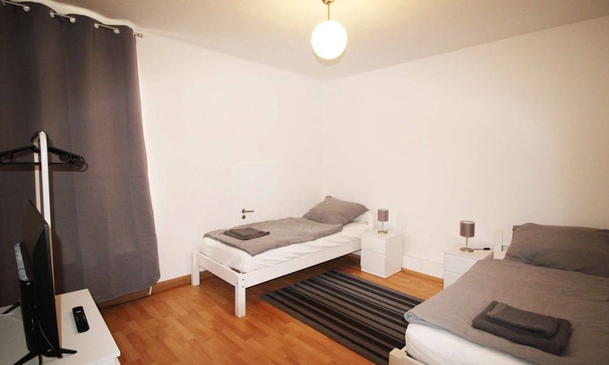 Edewecht Apartamento | HÖ01 large apartment with dryer and washing machine