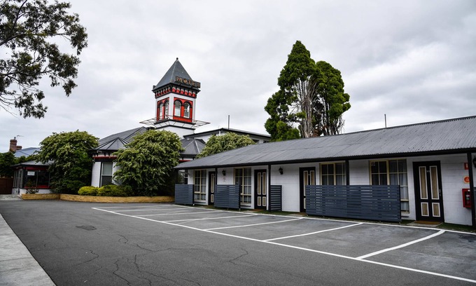 New Town Hotel | Hobart Tower Motel