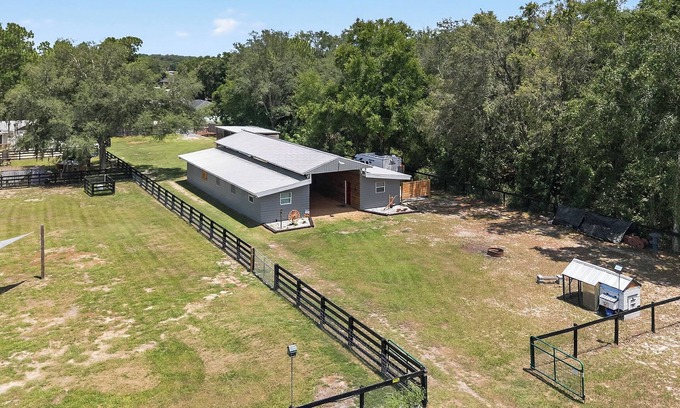 Summerfield Casa | Hobby Farm stay outside The Villages,