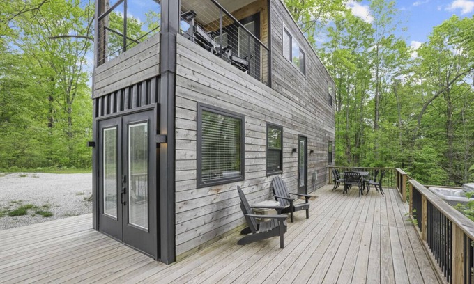 Logan Apartamento | Hocking Hills: Hiltop Haven: The Double Stack