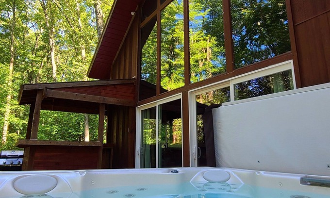 Rockbridge Cabina | Hocking Hills secluded Mayapple Cabin - 8 miles from Cantwell Cliffs! ~Hot Tub~