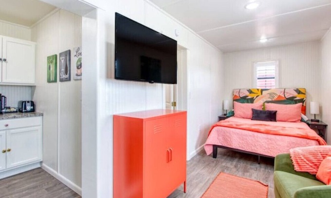 Gainesville Apartamento | Hockley Creek Colorful Home #3