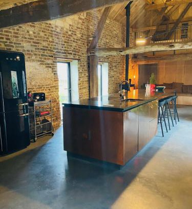 Berg en Terblijt Apartamento | Hoeve Appartement aan de rand van Maastricht met natuurzwembad