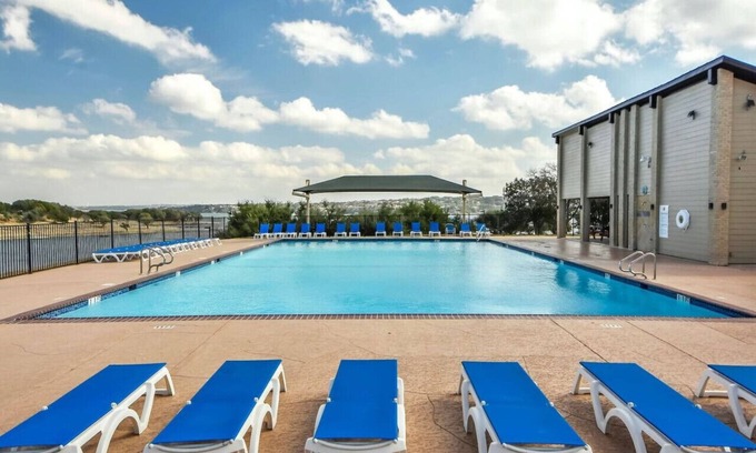 Point Venture Casa | 'Hogan Hideaway' Lake, Pool, Golf course, Gym!