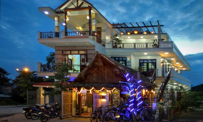 Dien Duong Casa | Hoi An Sea Sunset Villa & Bar