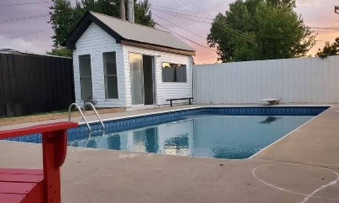 Midwest City Casa | Hol2 · Spacious Layout Self CheckIn W/D