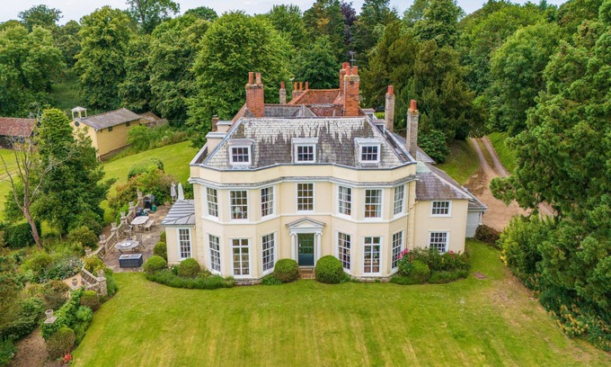 Hadleigh Casa | Holbecks House by Group Retreats