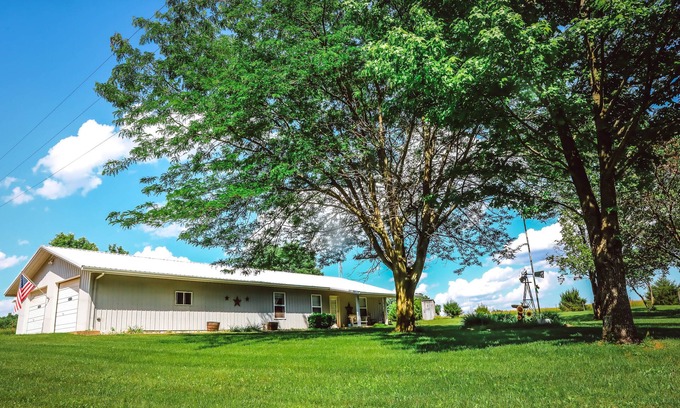Stoutsville Casa | Holder House at Beautiful Mark Twain Lake.