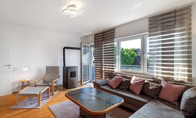 Neustadt-Geinsheim Apartamento | Apartamento 'Am Storchennest' con balcón y Wi-Fi
