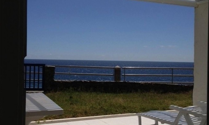 Playa del Aguila Casa | Casa de vacaciones "Nueva Baviera 42" junto al mar con jardín y piscina compartida
