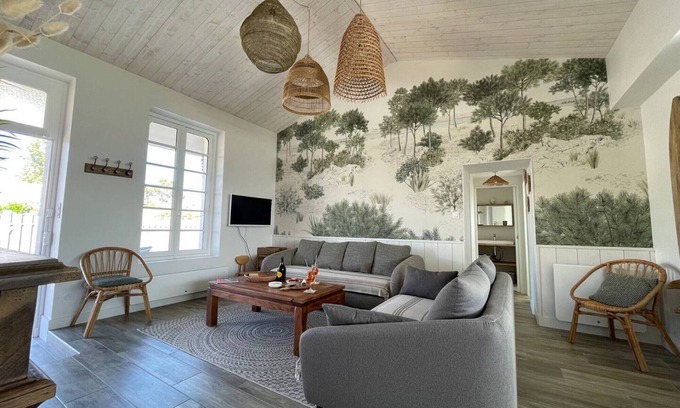 La Faute-sur-Mer Casa | Holiday Home 'La Bohème - Ref 627' with Private Terrace, Private Garden and Wi-Fi
